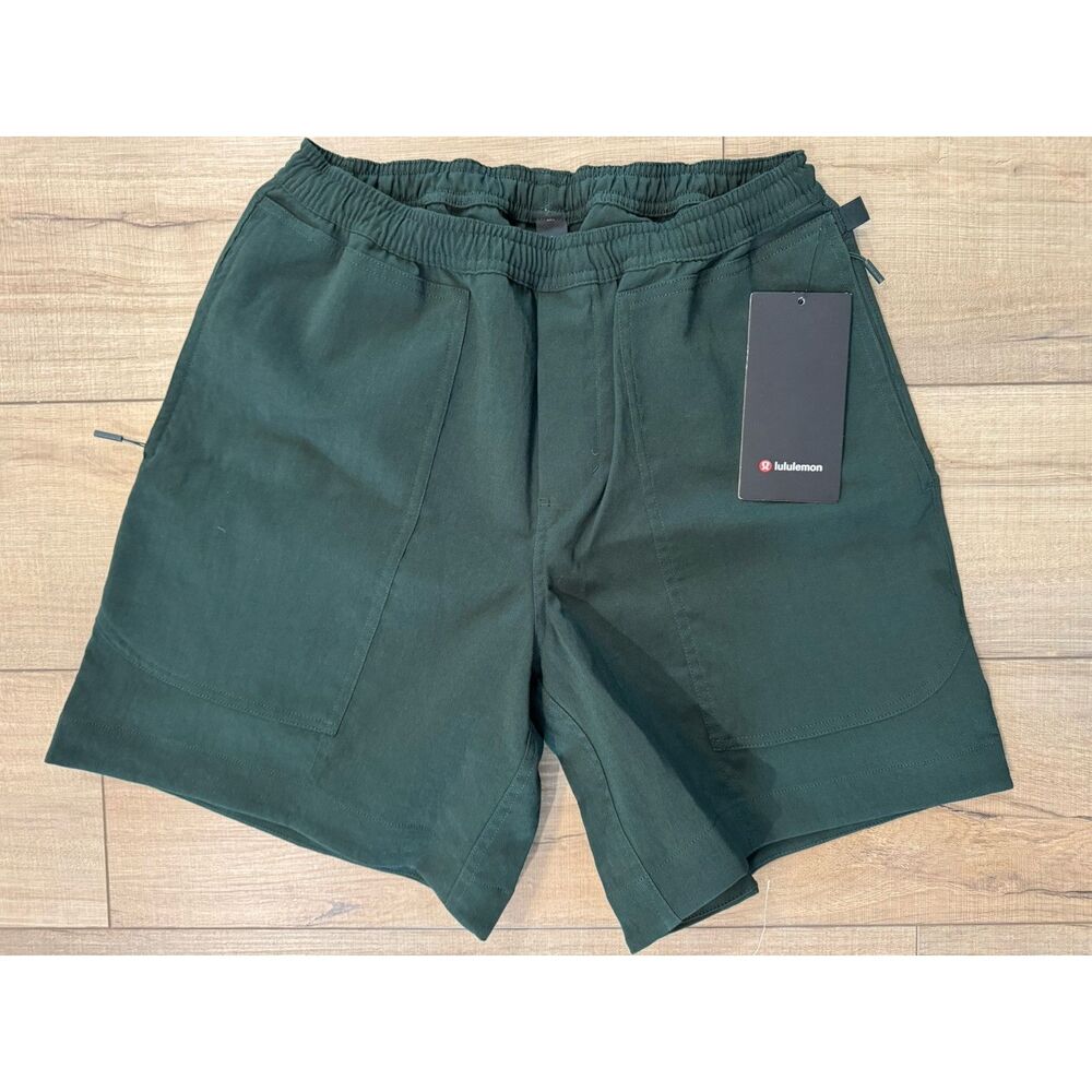 NWT Lululemon Relaxed Fit Pull On Short Light Woven 7" Legacy Green S Small - Picture 3 of 4